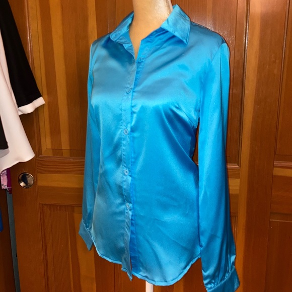 Caribbean BlueTwist Front Blouse - Picture 2 of 15